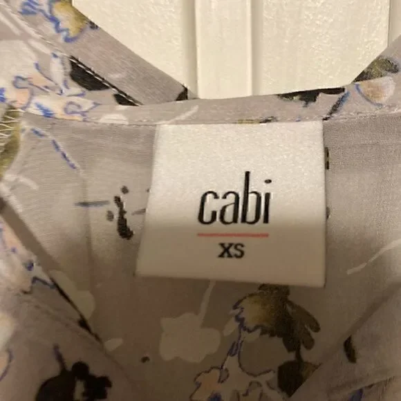 Cabi XS polyester button down blouse C - Picture 2 of 7